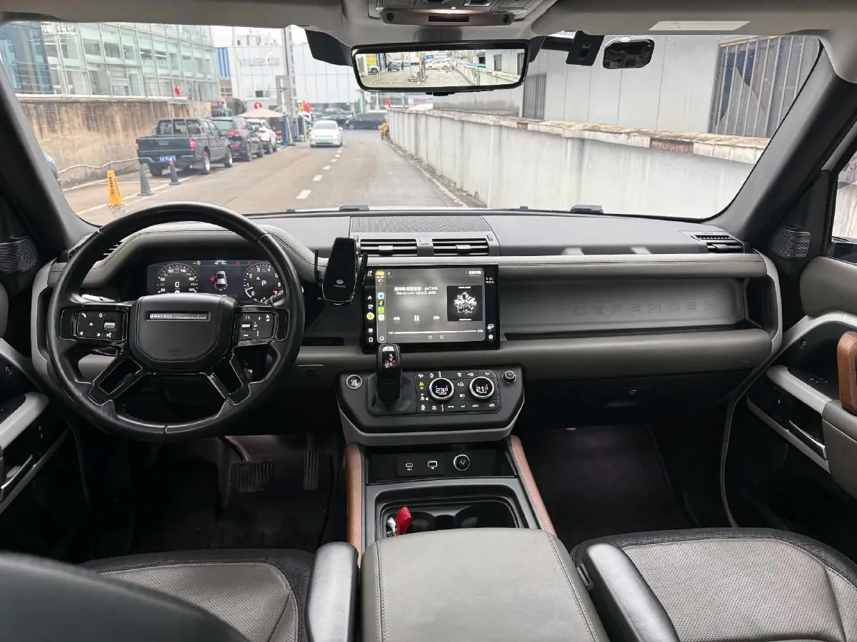 2022 Land Rover Defender 3.0T 400HP L6 8AT,autocango,china used car exporter,china ev exporter,chinese used car exporter,chinese used ev exporter