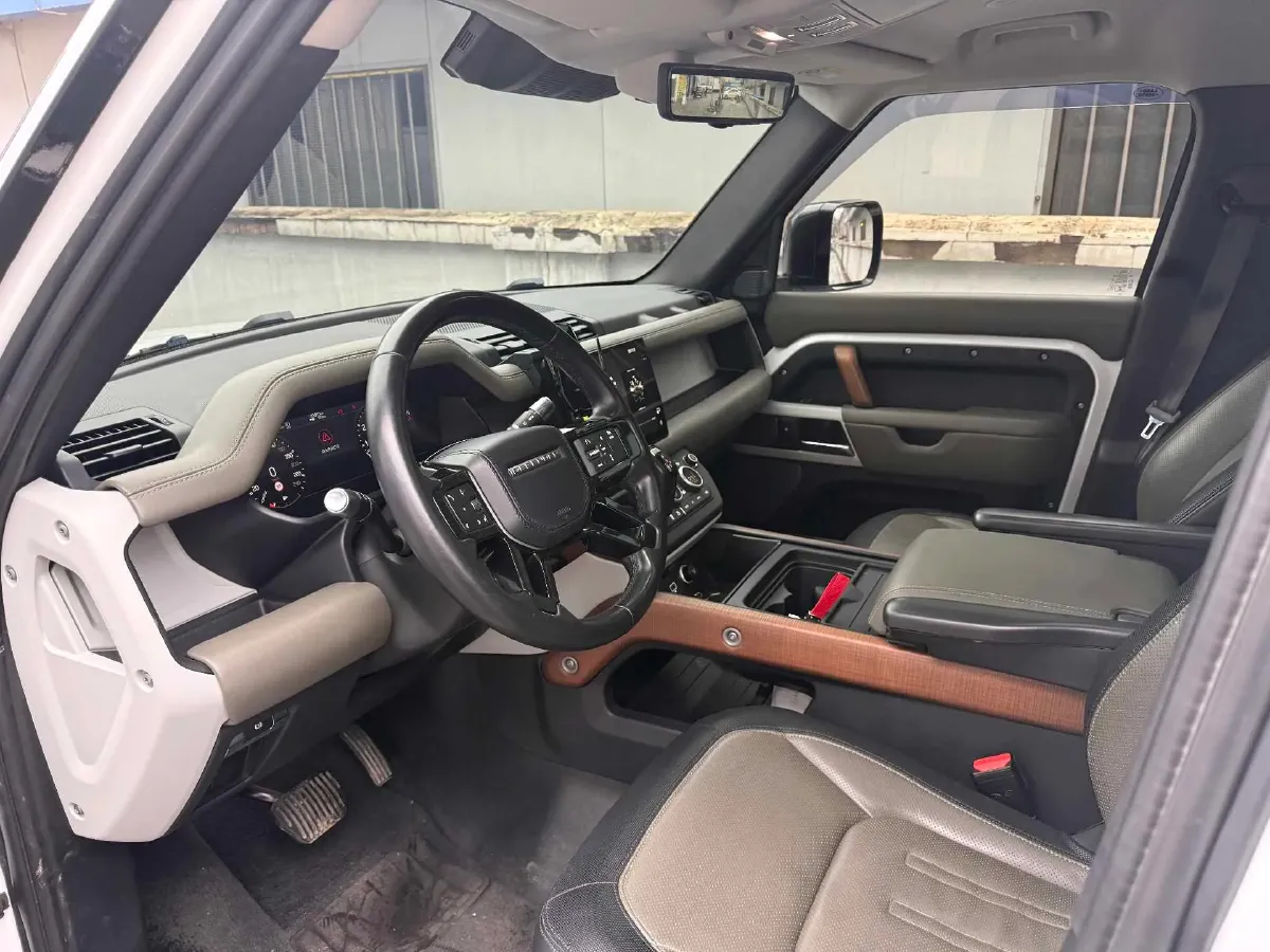 2022 Land Rover Defender 3.0T 400HP L6 8AT,autocango,china used car exporter,china ev exporter,chinese used car exporter,chinese used ev exporter