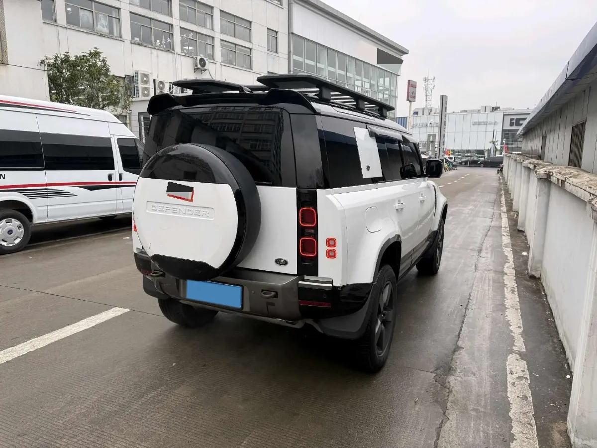 2022 Land Rover Defender 3.0T 400HP L6 8AT,autocango,china used car exporter,china ev exporter,chinese used car exporter,chinese used ev exporter