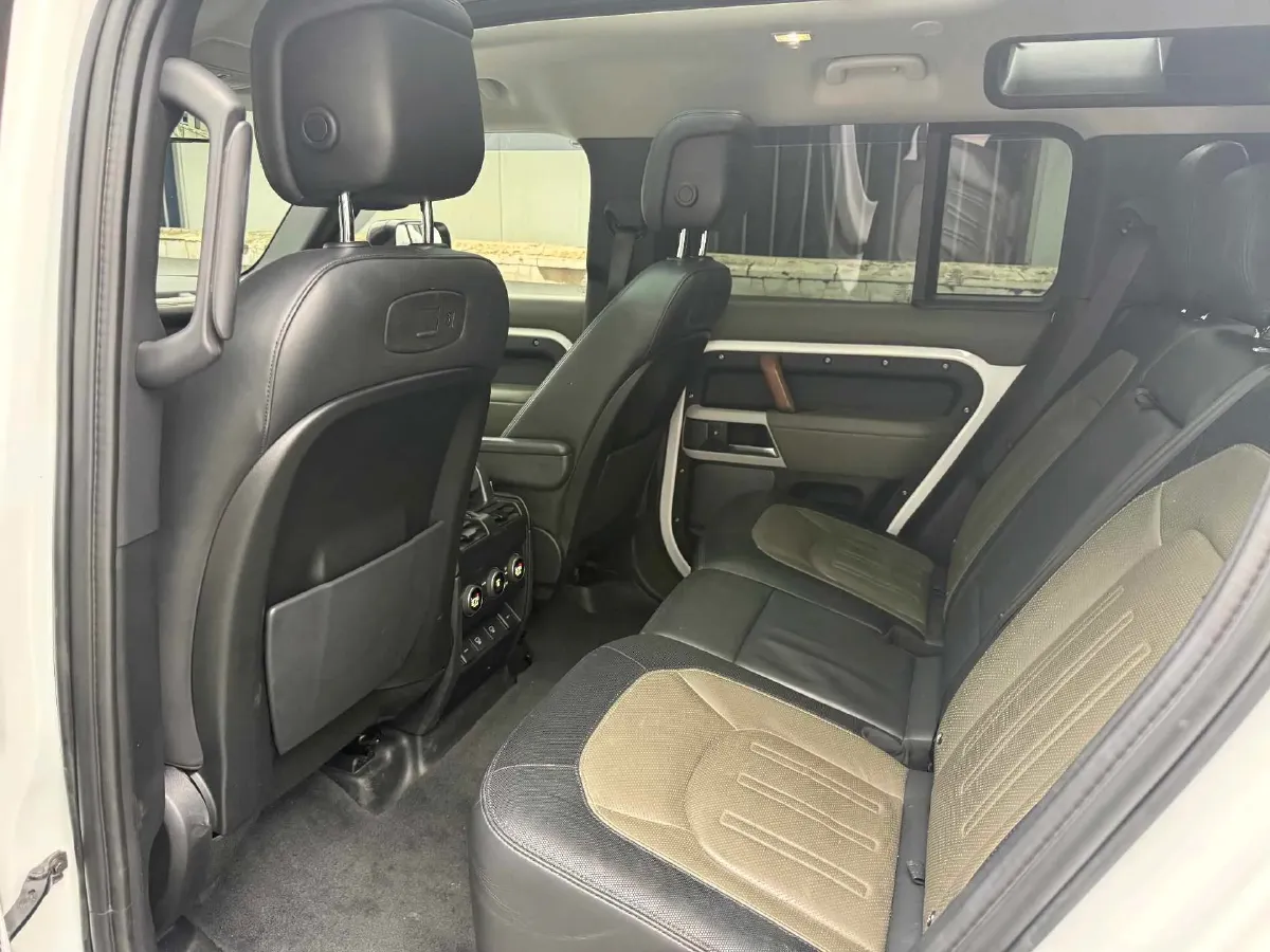 2022 Land Rover Defender 3.0T 400HP L6 8AT,autocango,china used car exporter,china ev exporter,chinese used car exporter,chinese used ev exporter