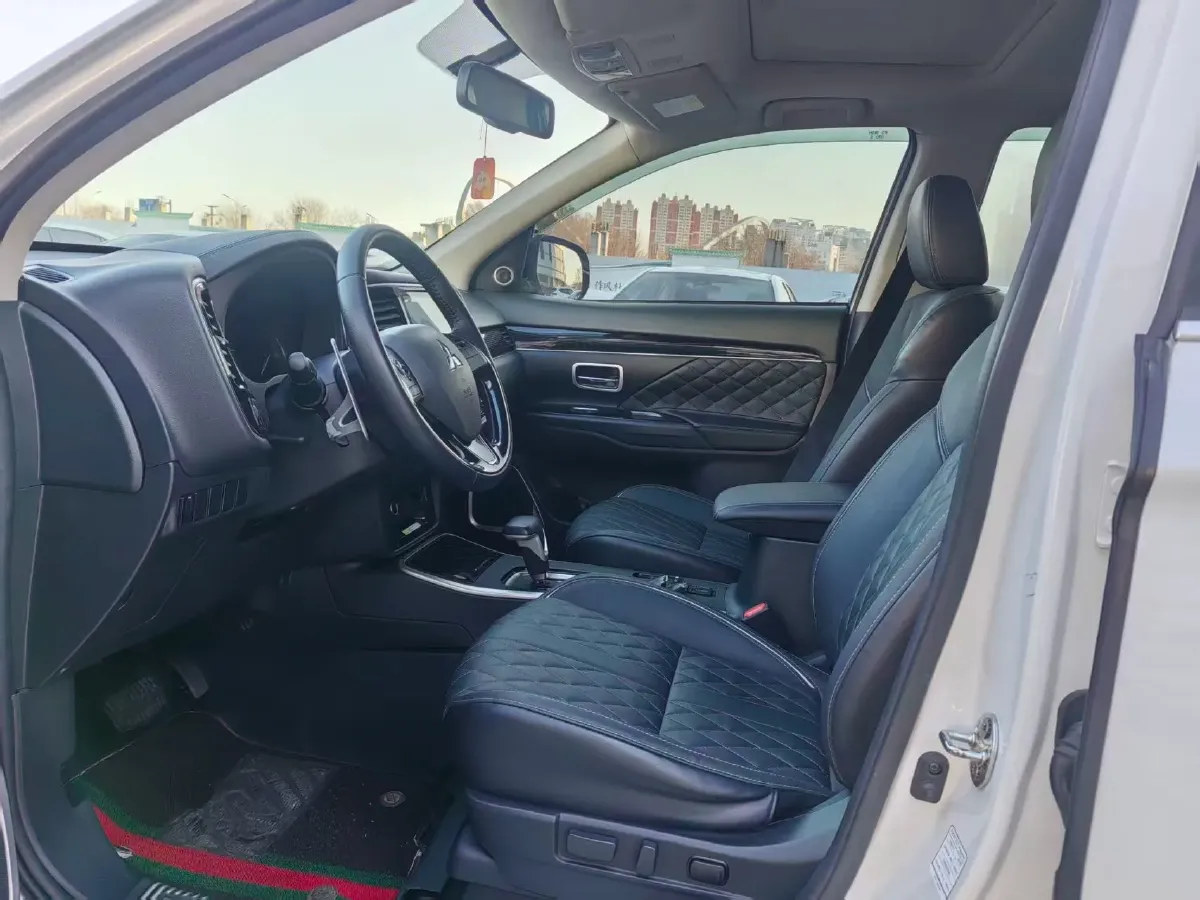 2021 Mitsubishi Outlander 2.0L 166HP L4 CVT,autocango,china used car exporter,china ev exporter,chinese used car exporter,chinese used ev exporter