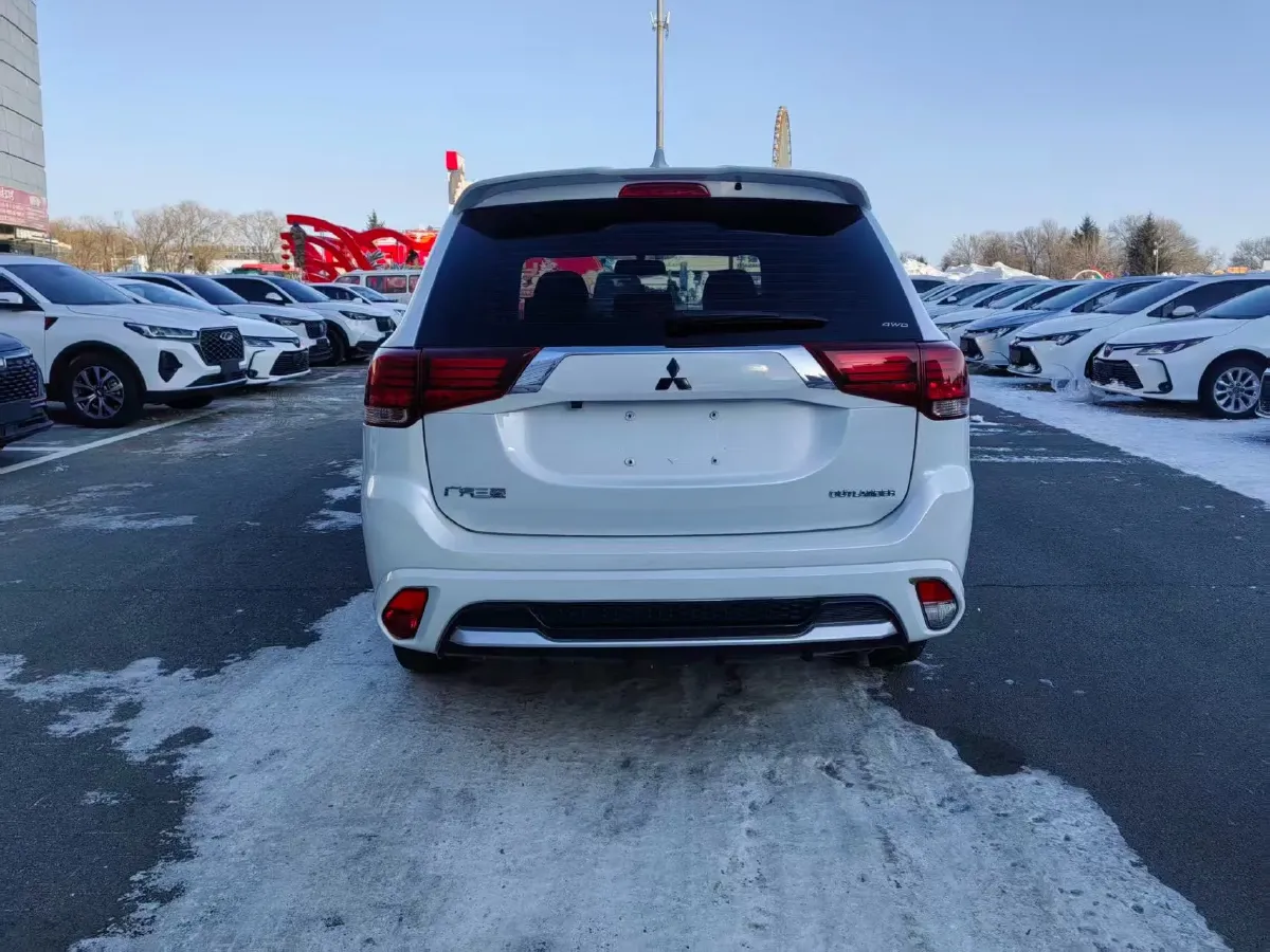 2021 Mitsubishi Outlander 2.0L 166HP L4 CVT,autocango,china used car exporter,china ev exporter,chinese used car exporter,chinese used ev exporter