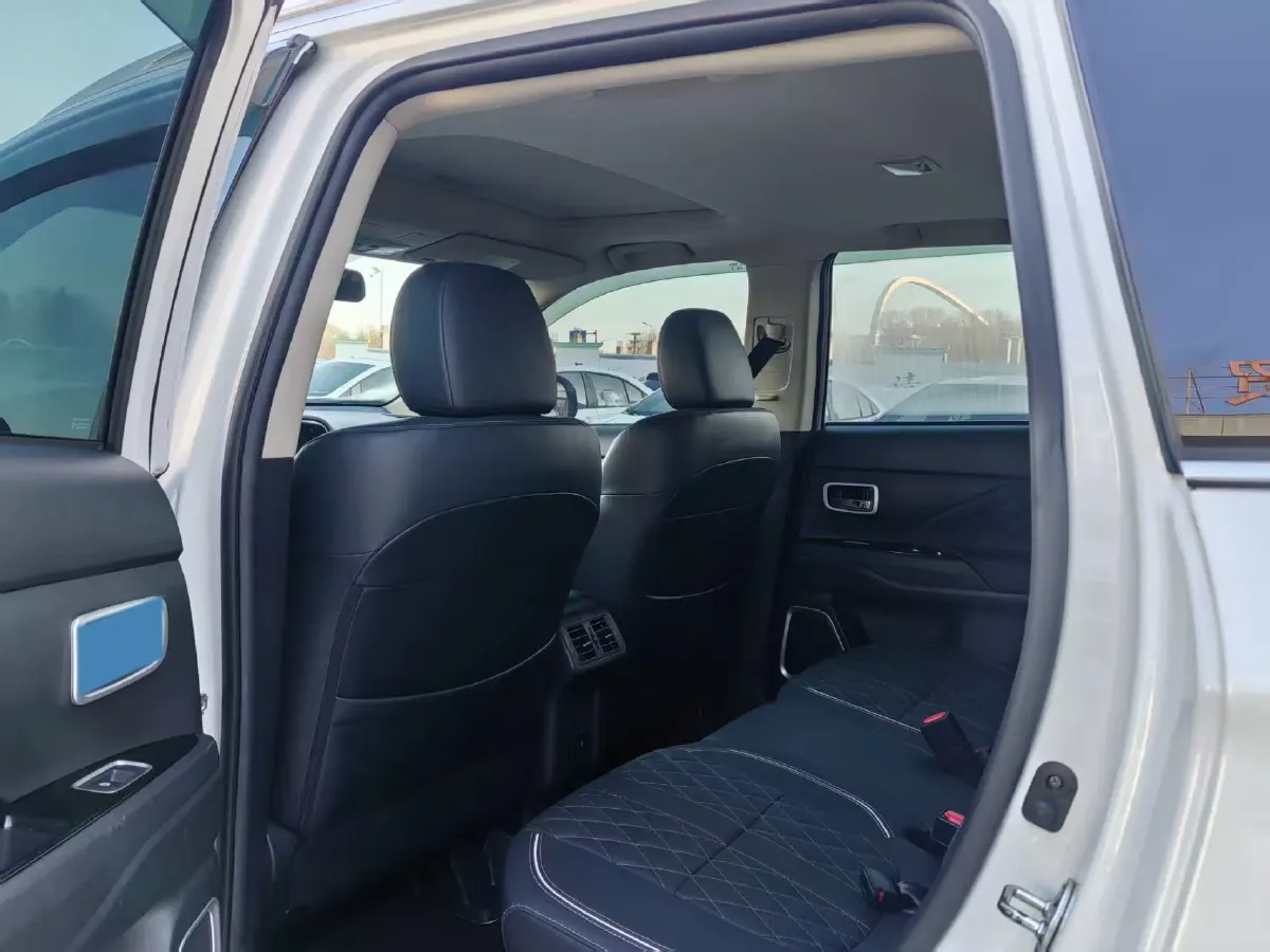 2021 Mitsubishi Outlander 2.0L 166HP L4 CVT,autocango,china used car exporter,china ev exporter,chinese used car exporter,chinese used ev exporter