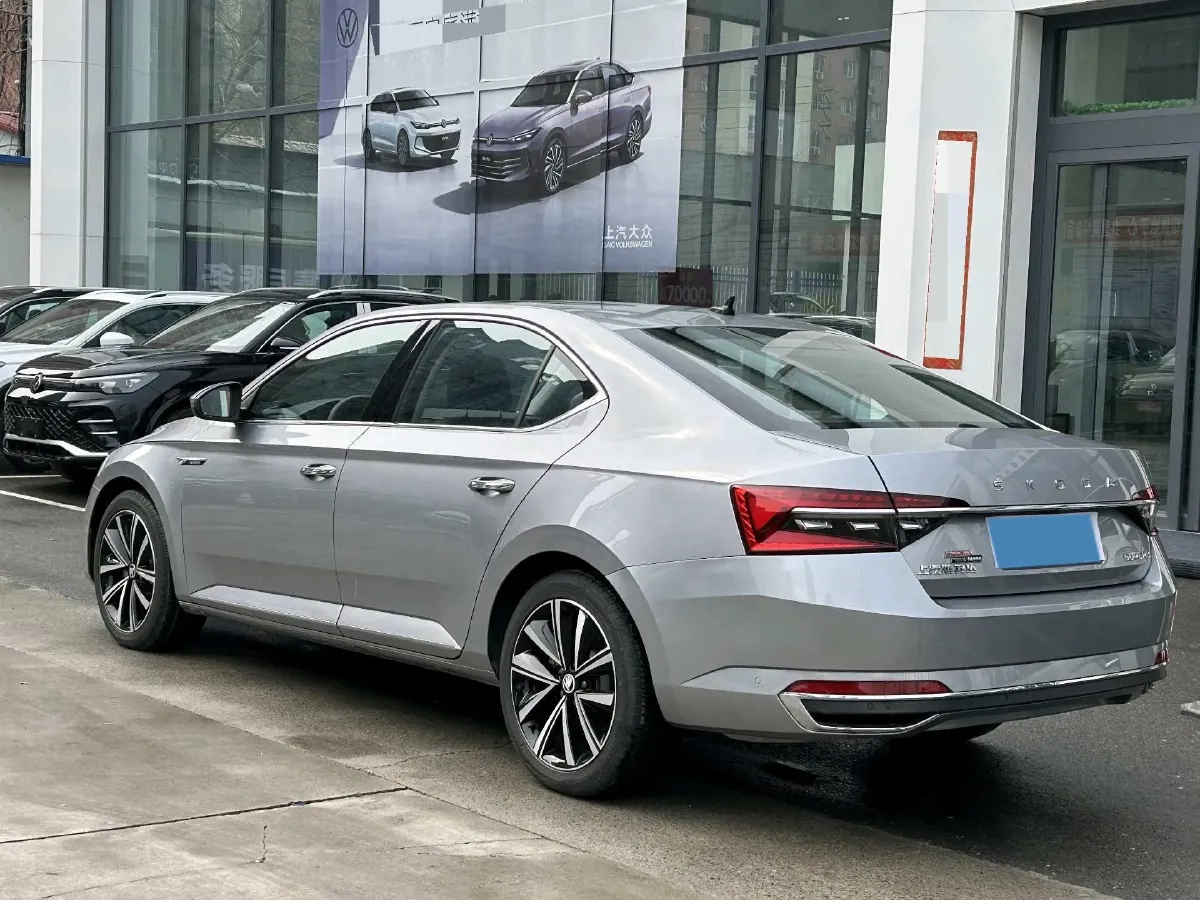 2023 Skoda Superb 1.4T 150HP L4 7DCT,autocango,china used car exporter,china ev exporter,chinese used car exporter,chinese used ev exporter