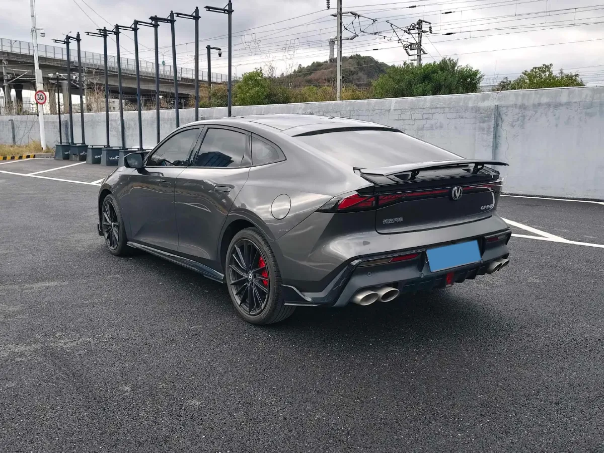 2023 ChangAn UNI-V 1.5T 188HP L4 7DCT,autocango,china used car exporter,china ev exporter,chinese used car exporter,chinese used ev exporter