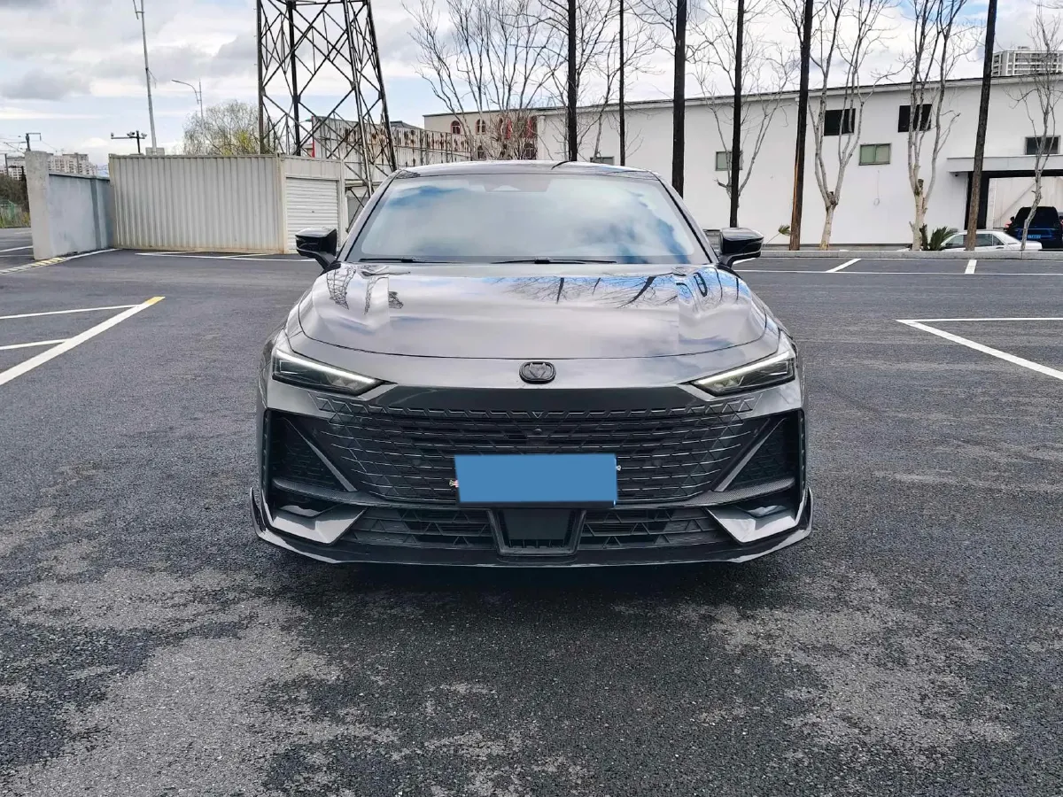 2023 ChangAn UNI-V 1.5T 188HP L4 7DCT,autocango,china used car exporter,china ev exporter,chinese used car exporter,chinese used ev exporter