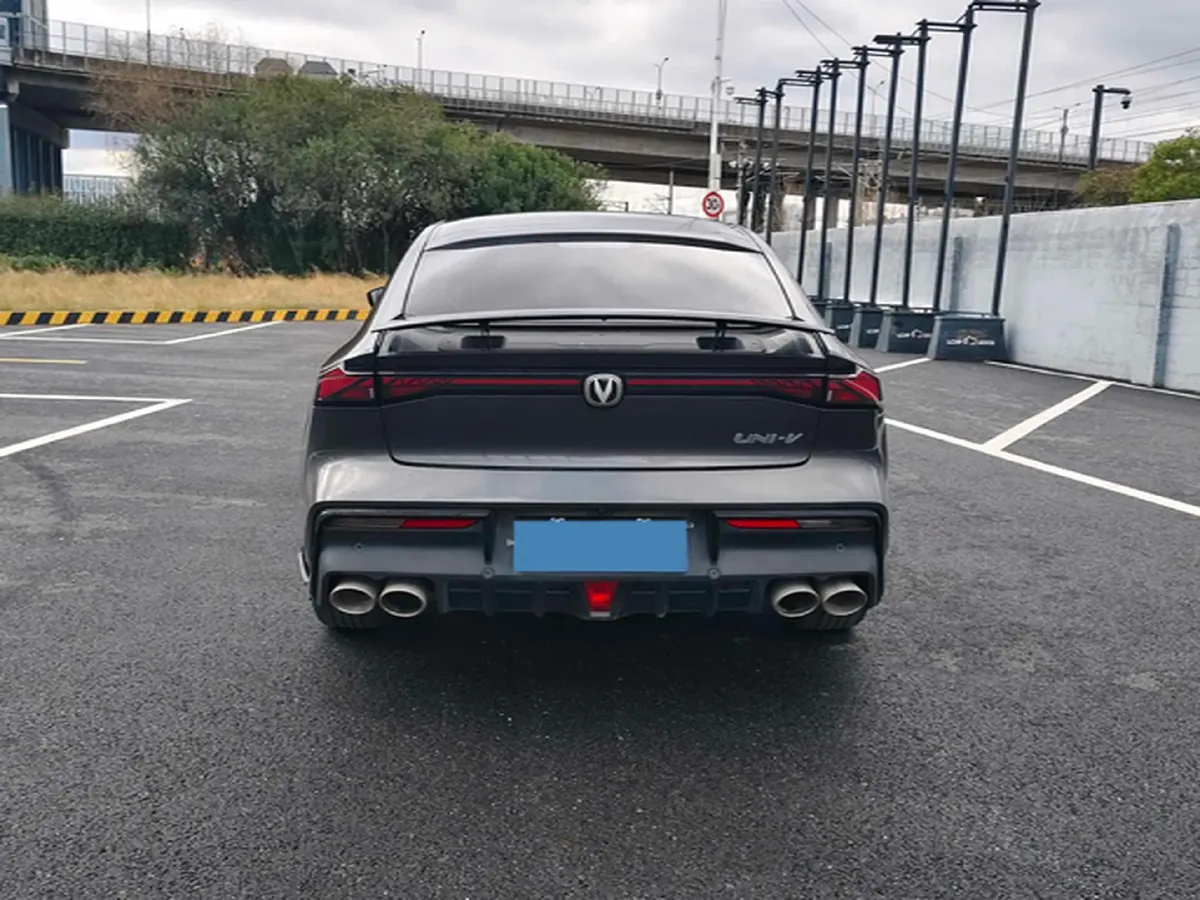 2023 ChangAn UNI-V 1.5T 188HP L4 7DCT,autocango,china used car exporter,china ev exporter,chinese used car exporter,chinese used ev exporter