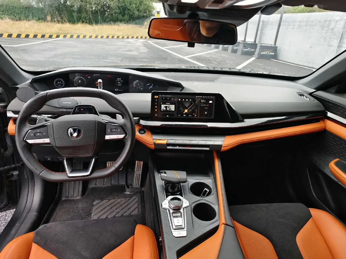 2023 ChangAn UNI-V 1.5T 188HP L4 7DCT,autocango,china used car exporter,china ev exporter,chinese used car exporter,chinese used ev exporter