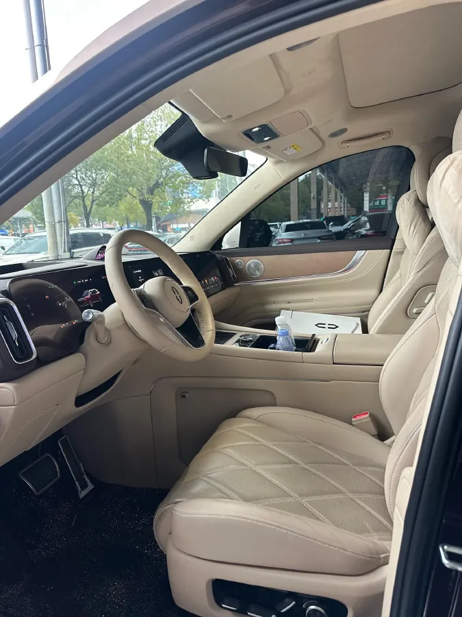 2025 AITO AITO M9 REEV 160HP REEV 52KWH,autocango,china used car exporter,china ev exporter,chinese used car exporter,chinese used ev exporter