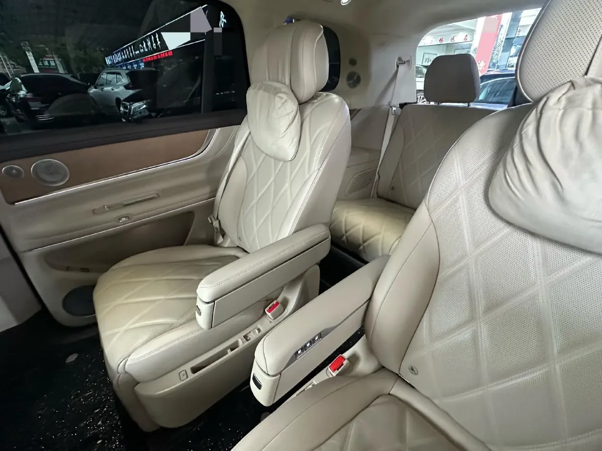 2025 AITO AITO M9 REEV 160HP REEV 52KWH,autocango,china used car exporter,china ev exporter,chinese used car exporter,chinese used ev exporter