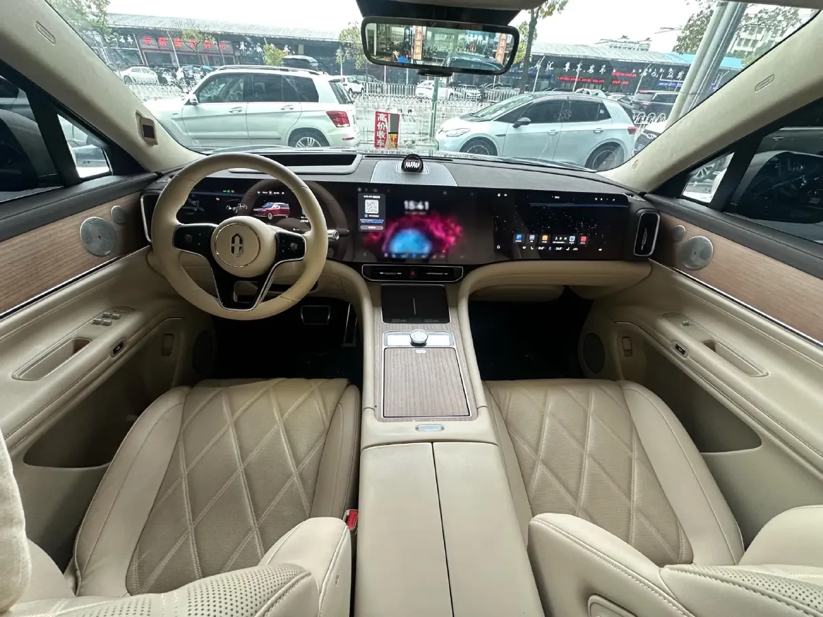 2025 AITO AITO M9 REEV 160HP REEV 52KWH,autocango,china used car exporter,china ev exporter,chinese used car exporter,chinese used ev exporter