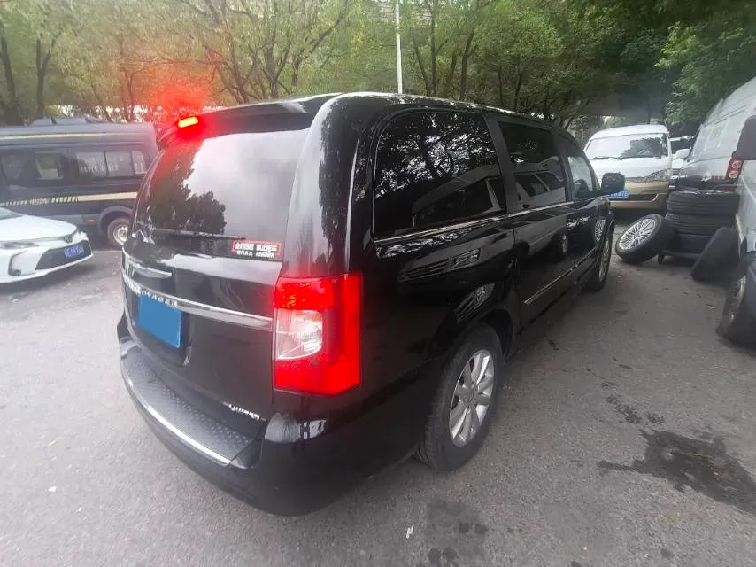 2013 Chrysler Pacifica 3.6L 283HP V6 6AT,autocango,china used car exporter,china ev exporter,chinese used car exporter,chinese used ev exporter