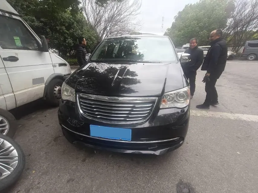 2013 Chrysler Pacifica 3.6L 283HP V6 6AT,autocango,china used car exporter,china ev exporter,chinese used car exporter,chinese used ev exporter