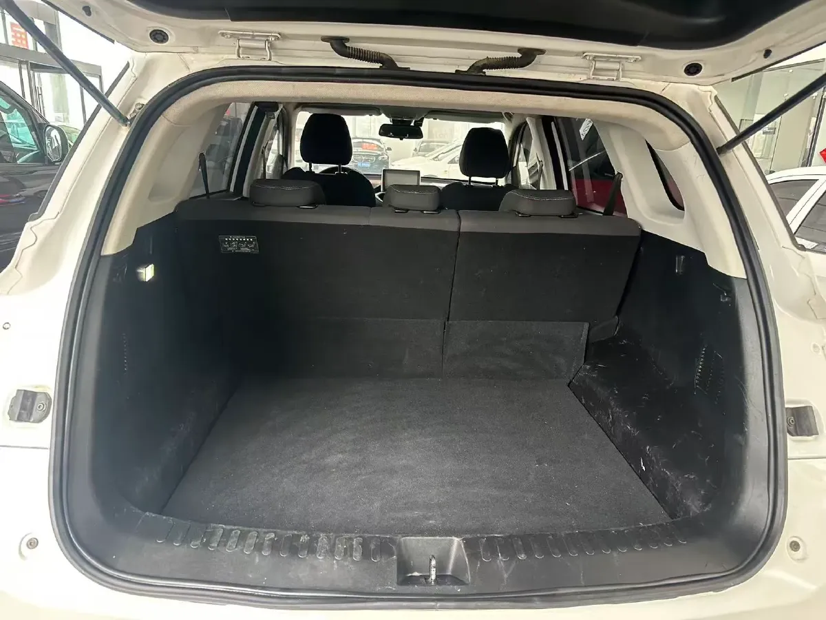 2018 BaoJun 530 1.5T 150HP L4 6MT,autocango,china used car exporter,china ev exporter,chinese used car exporter,chinese used ev exporter