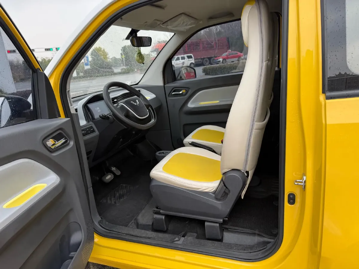 2021 WuLing HongGuang MINI EV BEV 9KWH,autocango,china used car exporter,china ev exporter,chinese used car exporter,chinese used ev exporter