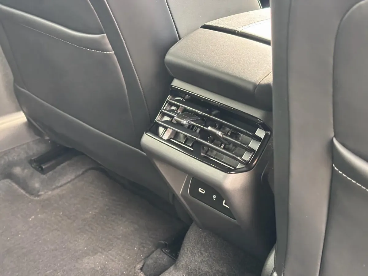 2025 LYNK&CO 03 1.5T 181HP L4 7DCT,autocango,china used car exporter,china ev exporter,chinese used car exporter,chinese used ev exporter