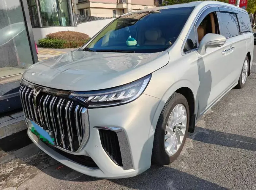 2024 Voyah Dream 1.5T 150HP L4 PHEV 43KWH,autocango,china used car exporter,china ev exporter,chinese used car exporter,chinese used ev exporter
