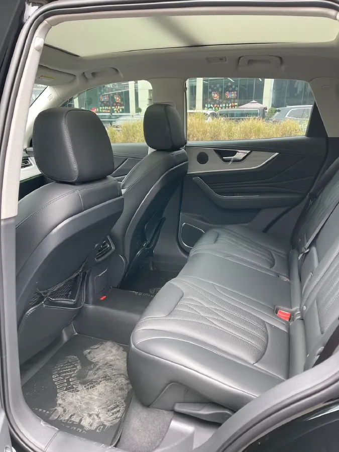 2025 HongQi HS5 2.0T 252HP L4 8AT,autocango,china used car exporter,china ev exporter,chinese used car exporter,chinese used ev exporter