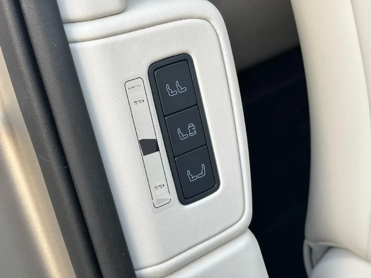 2025 LYNK&CO 900 1.5T 190HP L4 3DHT PHEV 43.3KWH,autocango,china used car exporter,china ev exporter,chinese used car exporter,chinese used ev exporter