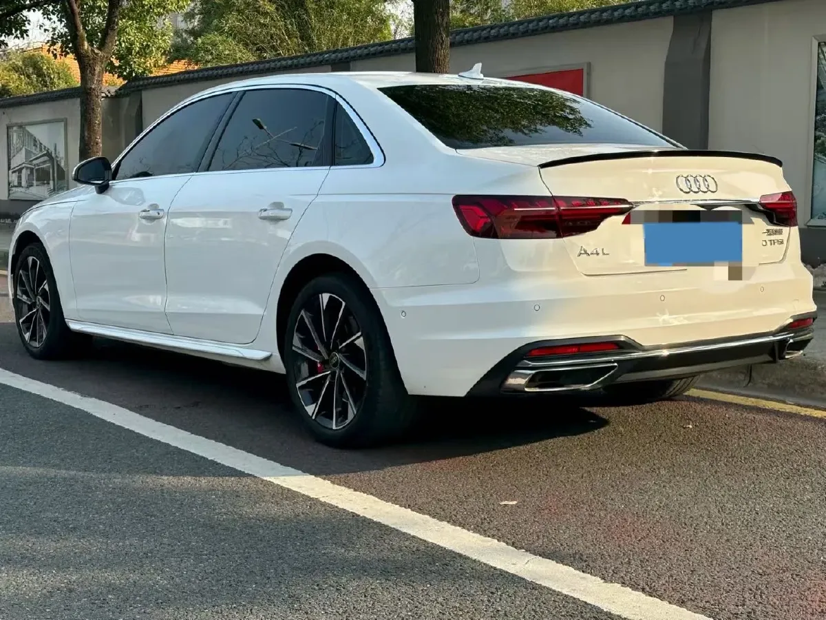 2022 Audi A4L 2.0T 190HP L4 7DCT,autocango,china used car exporter,china ev exporter,chinese used car exporter,chinese used ev exporter