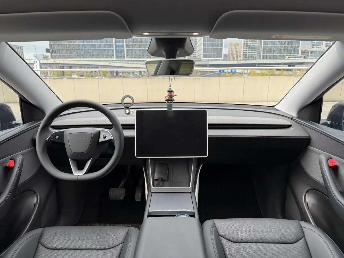 2025 Tesla Model Y BEV 62.5KWH,autocango,china used car exporter,china ev exporter,chinese used car exporter,chinese used ev exporter