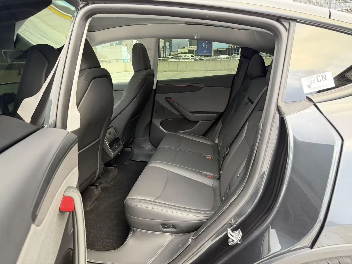 2025 Tesla Model Y BEV 62.5KWH,autocango,china used car exporter,china ev exporter,chinese used car exporter,chinese used ev exporter