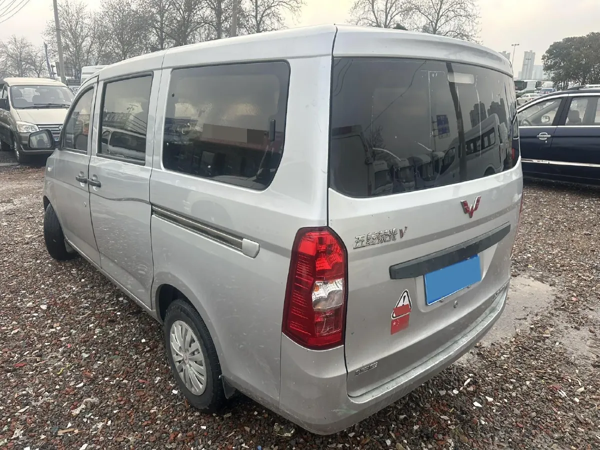 2018 WuLing RongGuang V 1.5L 112HP L4 5MT,autocango,china used car exporter,china ev exporter,chinese used car exporter,chinese used ev exporter