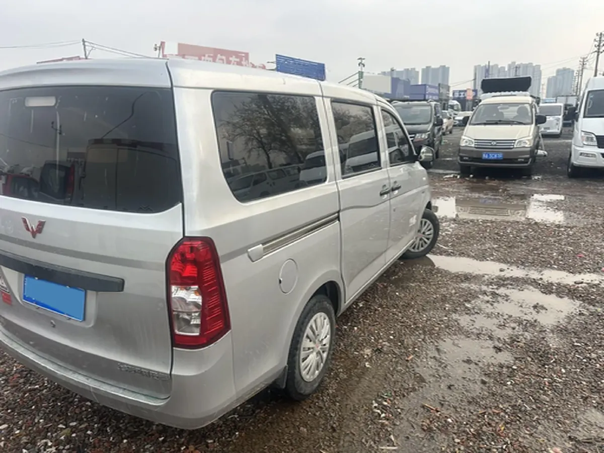 2018 WuLing RongGuang V 1.5L 112HP L4 5MT,autocango,china used car exporter,china ev exporter,chinese used car exporter,chinese used ev exporter