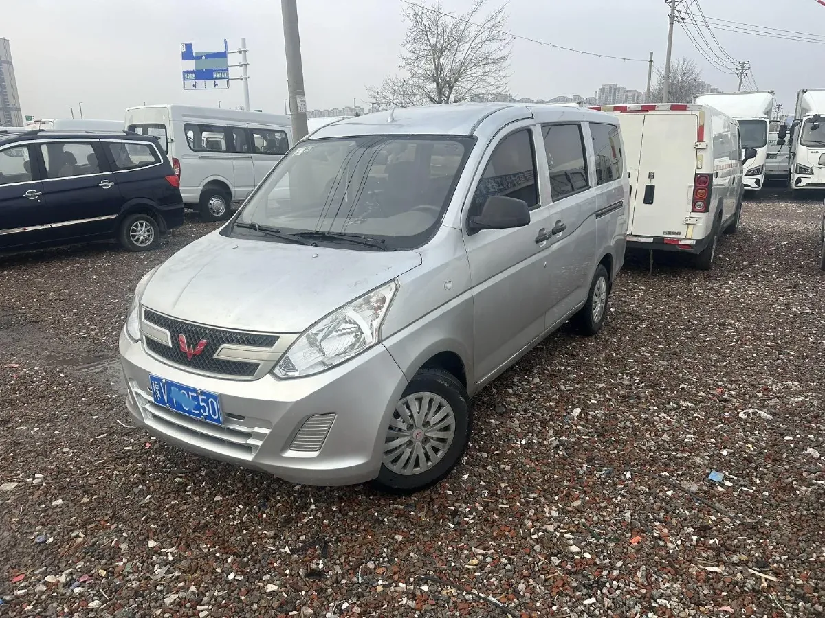 2018 WuLing RongGuang V 1.5L 112HP L4 5MT,autocango,china used car exporter,china ev exporter,chinese used car exporter,chinese used ev exporter