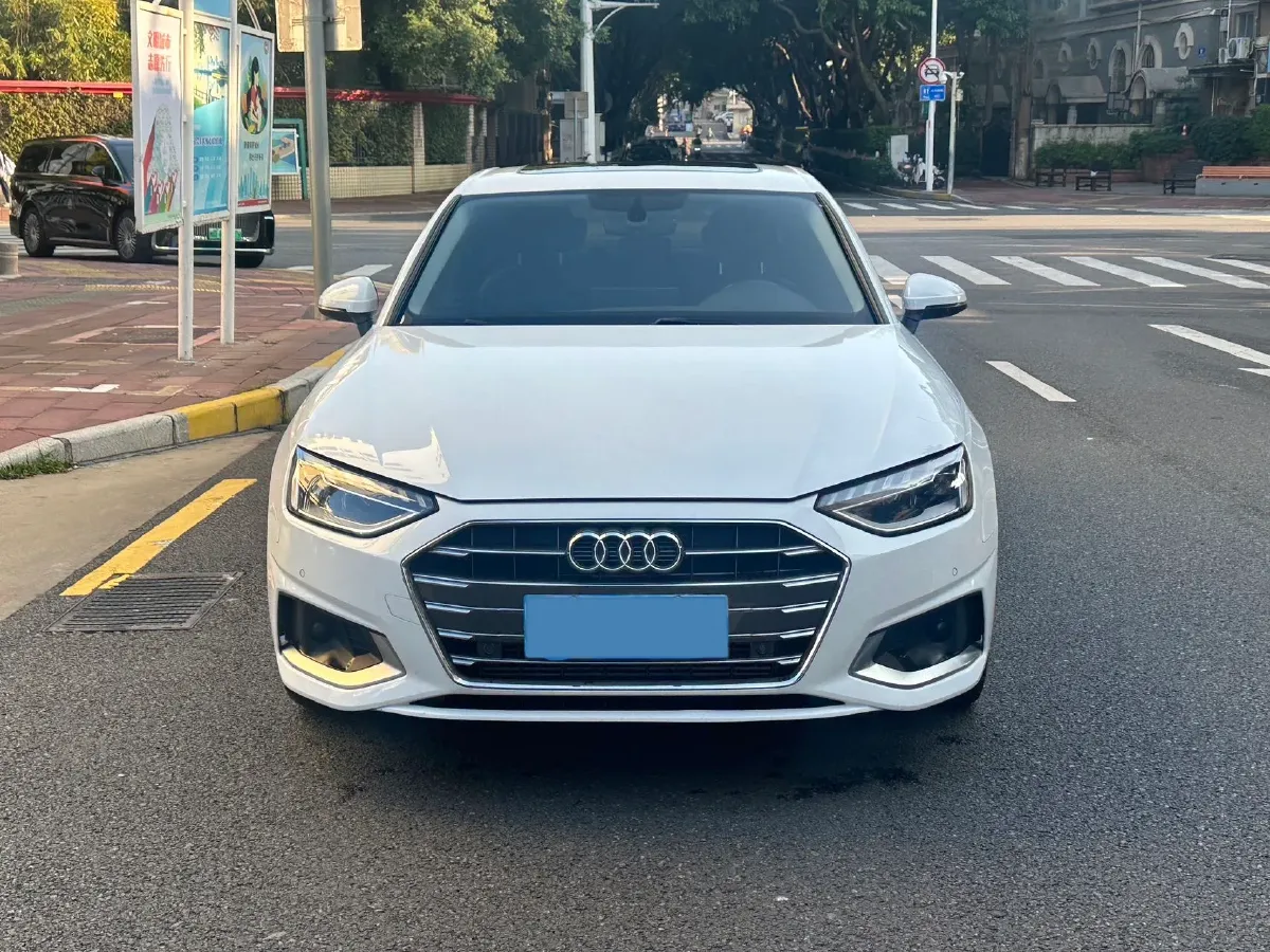 2022 Audi A4L 2.0T 190HP L4 7DCT,autocango,china used car exporter,china ev exporter,chinese used car exporter,chinese used ev exporter
