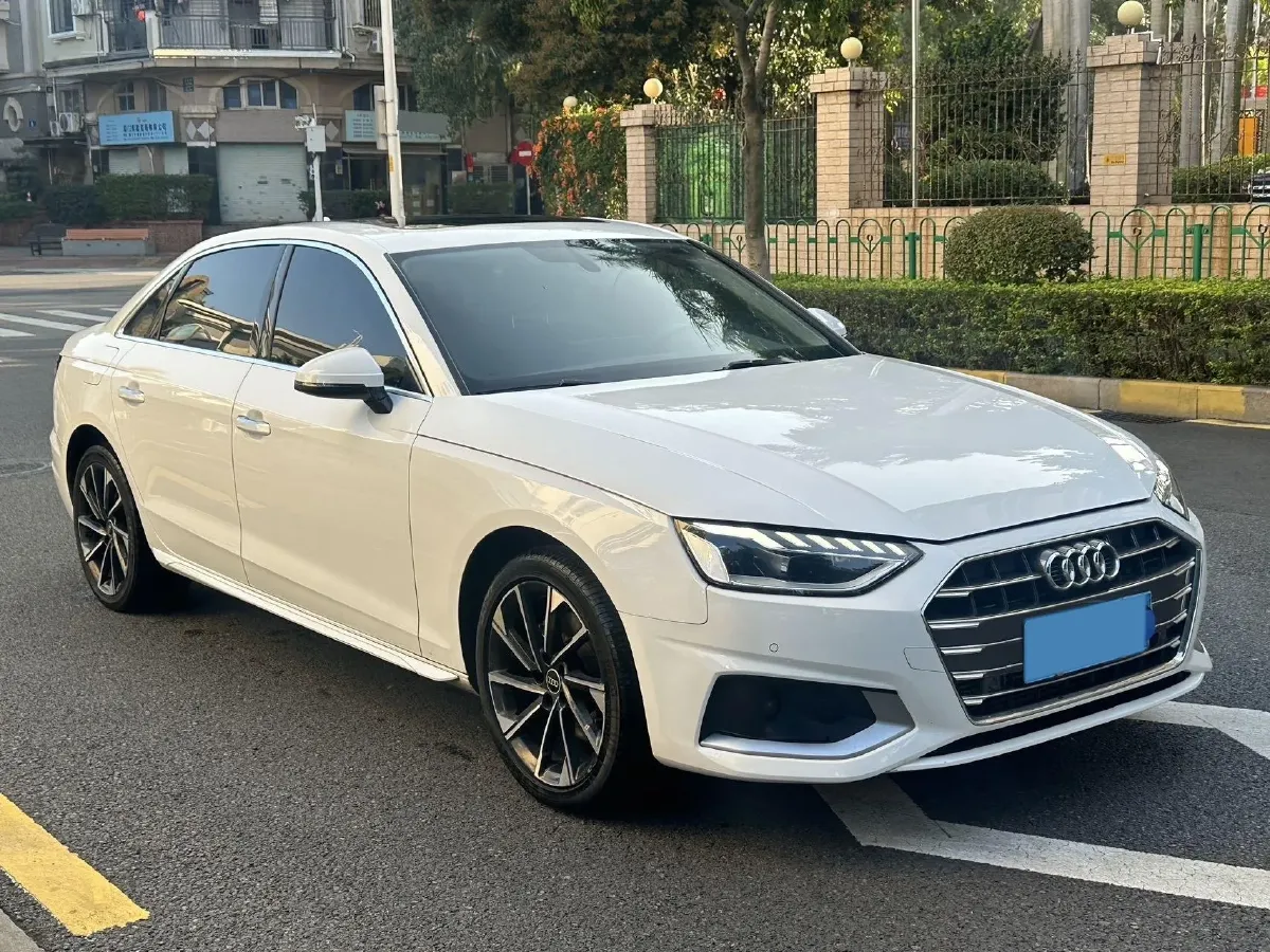 2022 Audi A4L 2.0T 190HP L4 7DCT,autocango,china used car exporter,china ev exporter,chinese used car exporter,chinese used ev exporter