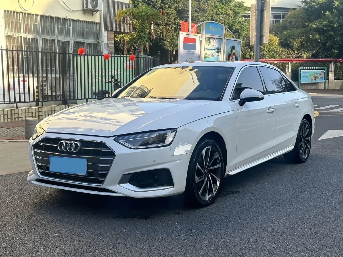 2022 Audi A4L 2.0T 190HP L4 7DCT,autocango,china used car exporter,china ev exporter,chinese used car exporter,chinese used ev exporter