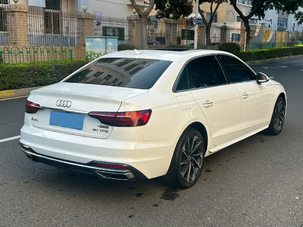 2022 Audi A4L 2.0T 190HP L4 7DCT,autocango,china used car exporter,china ev exporter,chinese used car exporter,chinese used ev exporter
