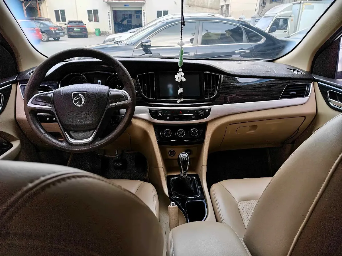 2016 BaoJun 730 1.5L 112HP L4 5MT,autocango,china used car exporter,china ev exporter,chinese used car exporter,chinese used ev exporter