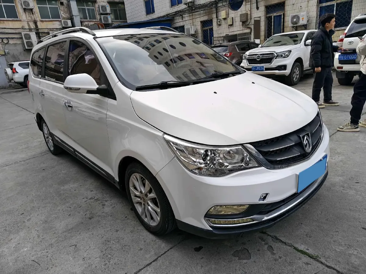 2016 BaoJun 730 1.5L 112HP L4 5MT,autocango,china used car exporter,china ev exporter,chinese used car exporter,chinese used ev exporter