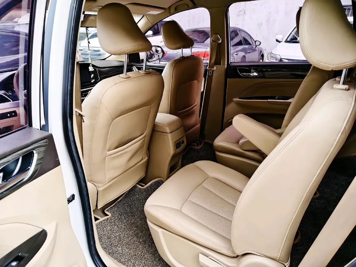 2016 BaoJun 730 1.5L 112HP L4 5MT,autocango,china used car exporter,china ev exporter,chinese used car exporter,chinese used ev exporter