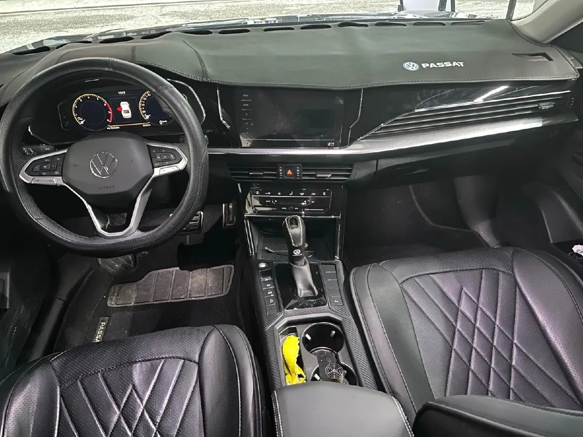 2025 Volkswagen Passat 2.0T 220HP L4 7DCT,autocango,china used car exporter,china ev exporter,chinese used car exporter,chinese used ev exporter