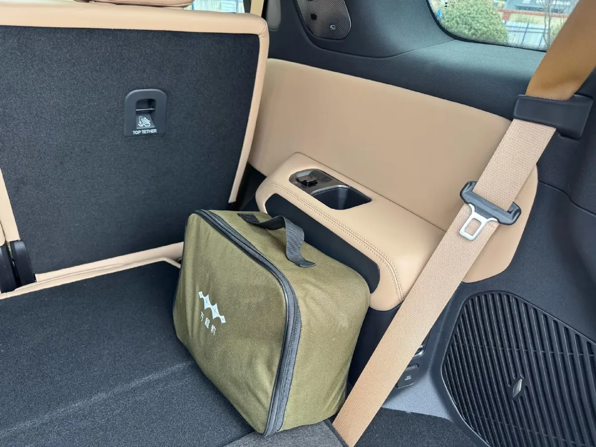 2025 FangChengBao Bao 8 2.0T 245HP L4 E-CVT PHEV 36.8KWH,autocango,china used car exporter,china ev exporter,chinese used car exporter,chinese used ev exporter