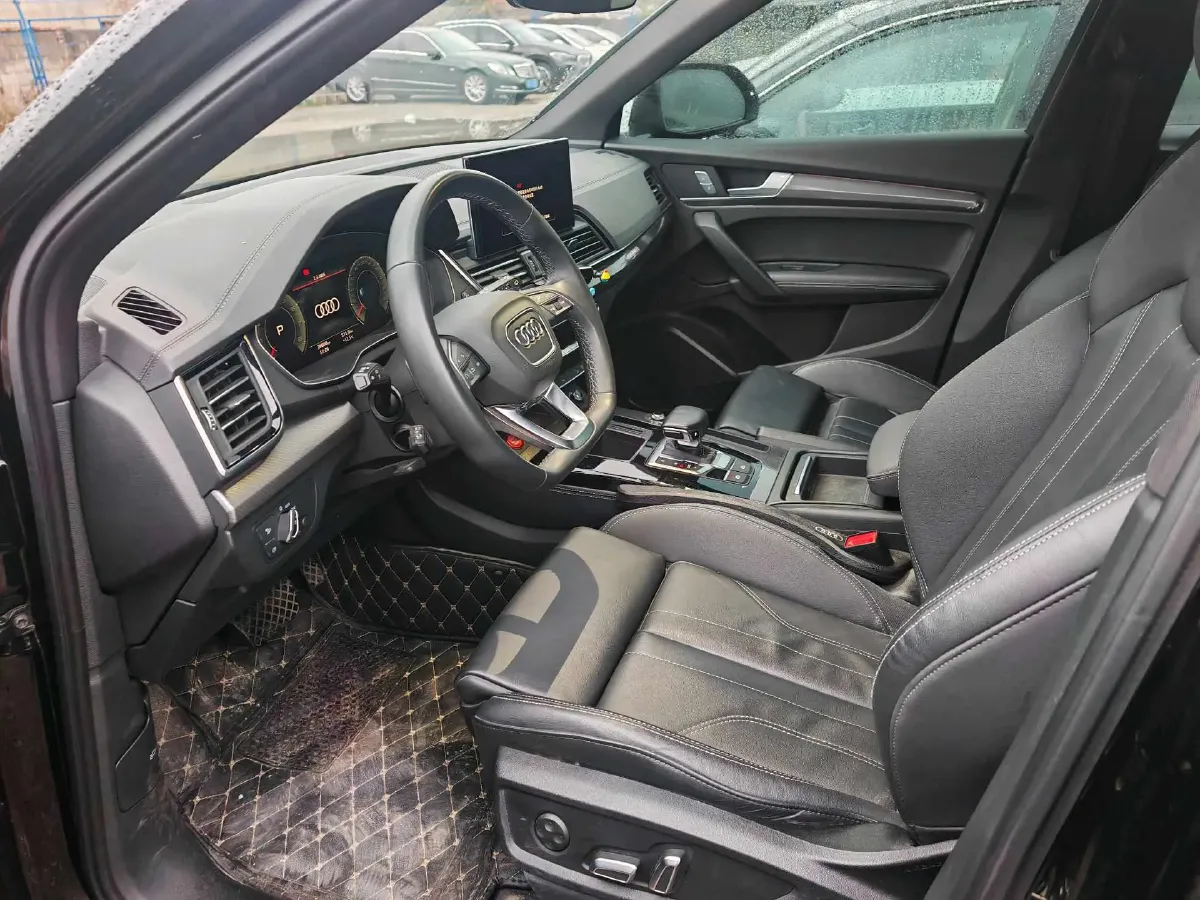 2023 Audi Q5L 2.0T 190HP L4 7DCT,autocango,china used car exporter,china ev exporter,chinese used car exporter,chinese used ev exporter