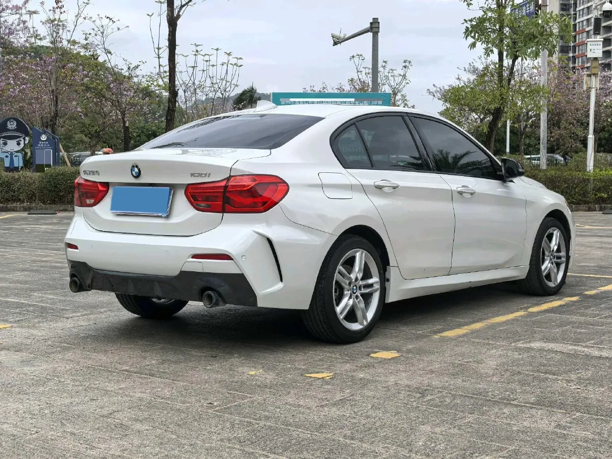 2021 BMW 1 Series 1.5T 140HP L3 7DCT,autocango,china used car exporter,china ev exporter,chinese used car exporter,chinese used ev exporter