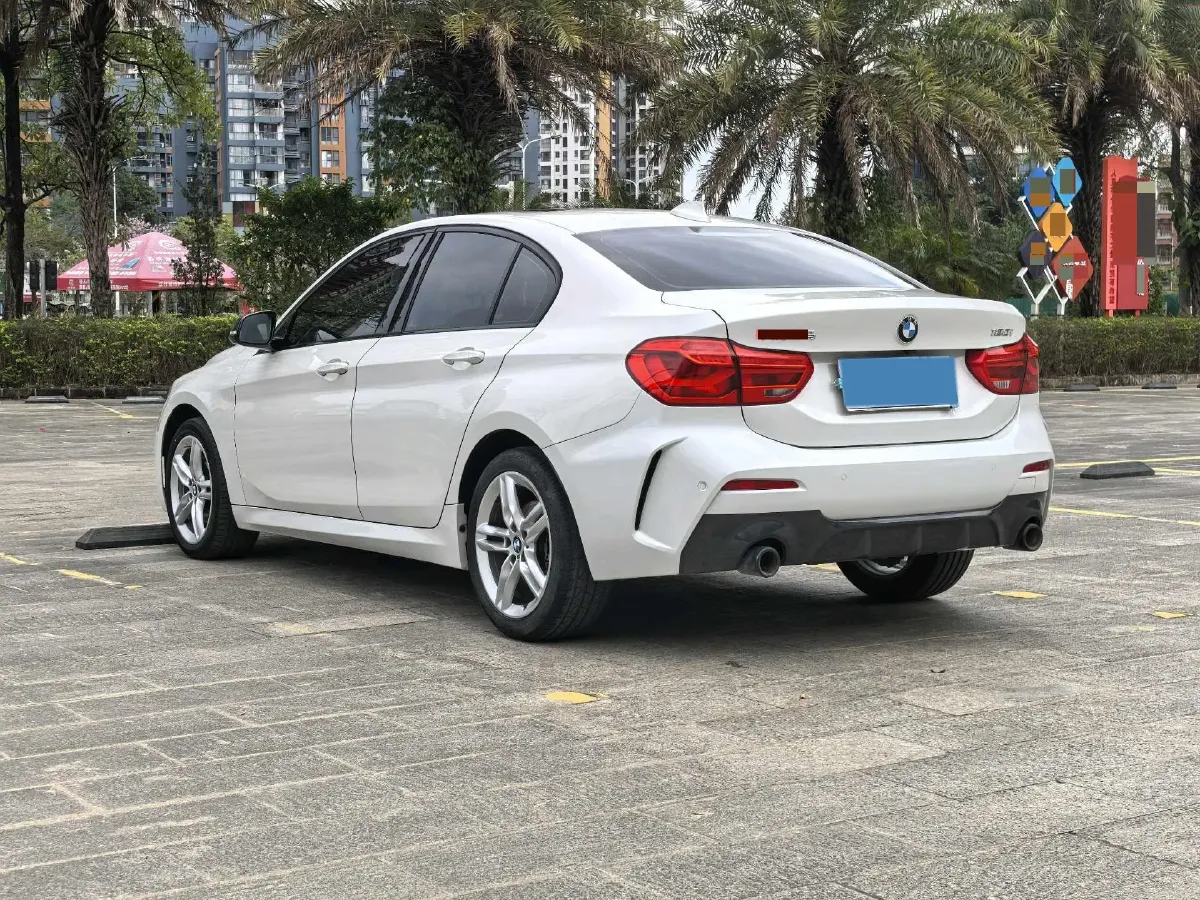 2021 BMW 1 Series 1.5T 140HP L3 7DCT,autocango,china used car exporter,china ev exporter,chinese used car exporter,chinese used ev exporter
