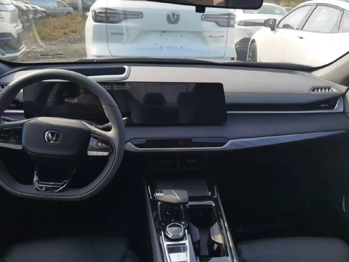 2023 ChangAn Raeton Plus 1.5T 188HP L4 7DCT,autocango,china used car exporter,china ev exporter,chinese used car exporter,chinese used ev exporter