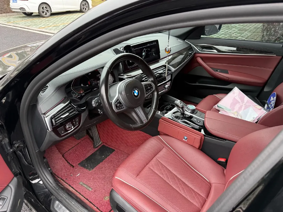 2021 BMW 5 Series 2.0T 184HP L4 8AT,autocango,china used car exporter,china ev exporter,chinese used car exporter,chinese used ev exporter