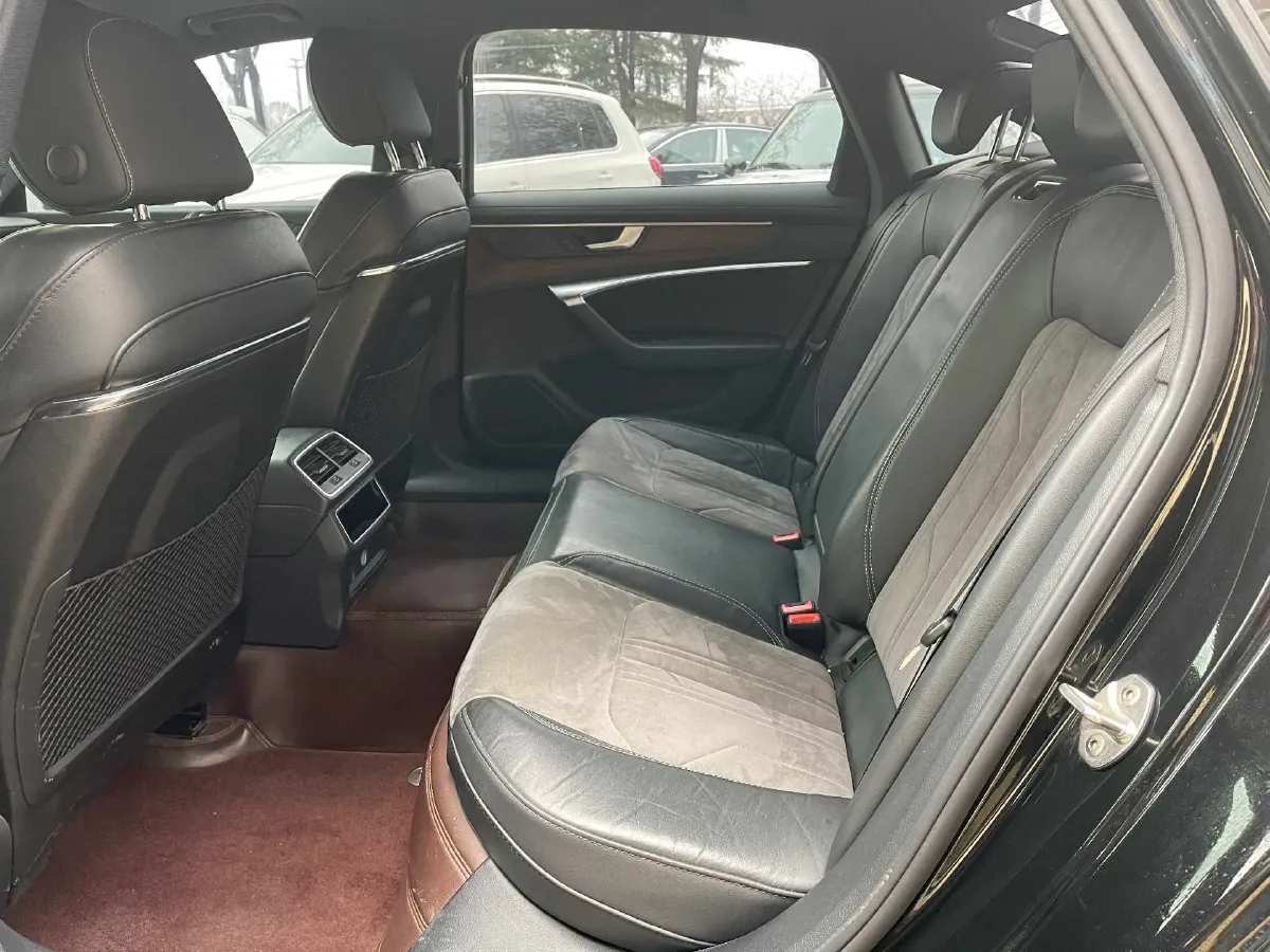 2022 Audi A6L 2.0T 224HP L4 7DCT,autocango,china used car exporter,china ev exporter,chinese used car exporter,chinese used ev exporter