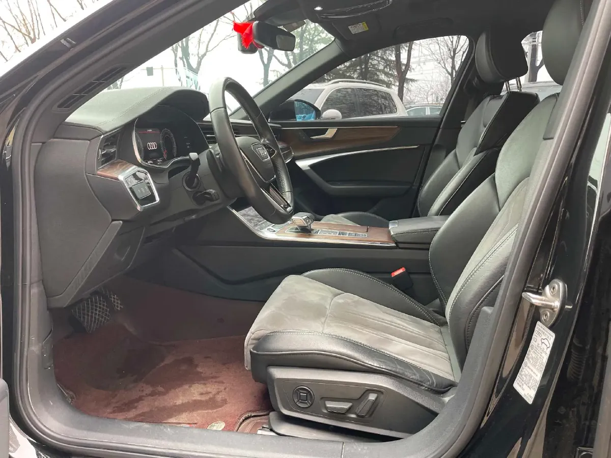 2022 Audi A6L 2.0T 224HP L4 7DCT,autocango,china used car exporter,china ev exporter,chinese used car exporter,chinese used ev exporter