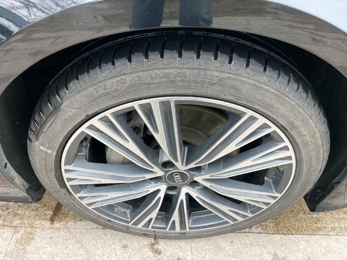 2022 Audi A6L 2.0T 224HP L4 7DCT,autocango,china used car exporter,china ev exporter,chinese used car exporter,chinese used ev exporter