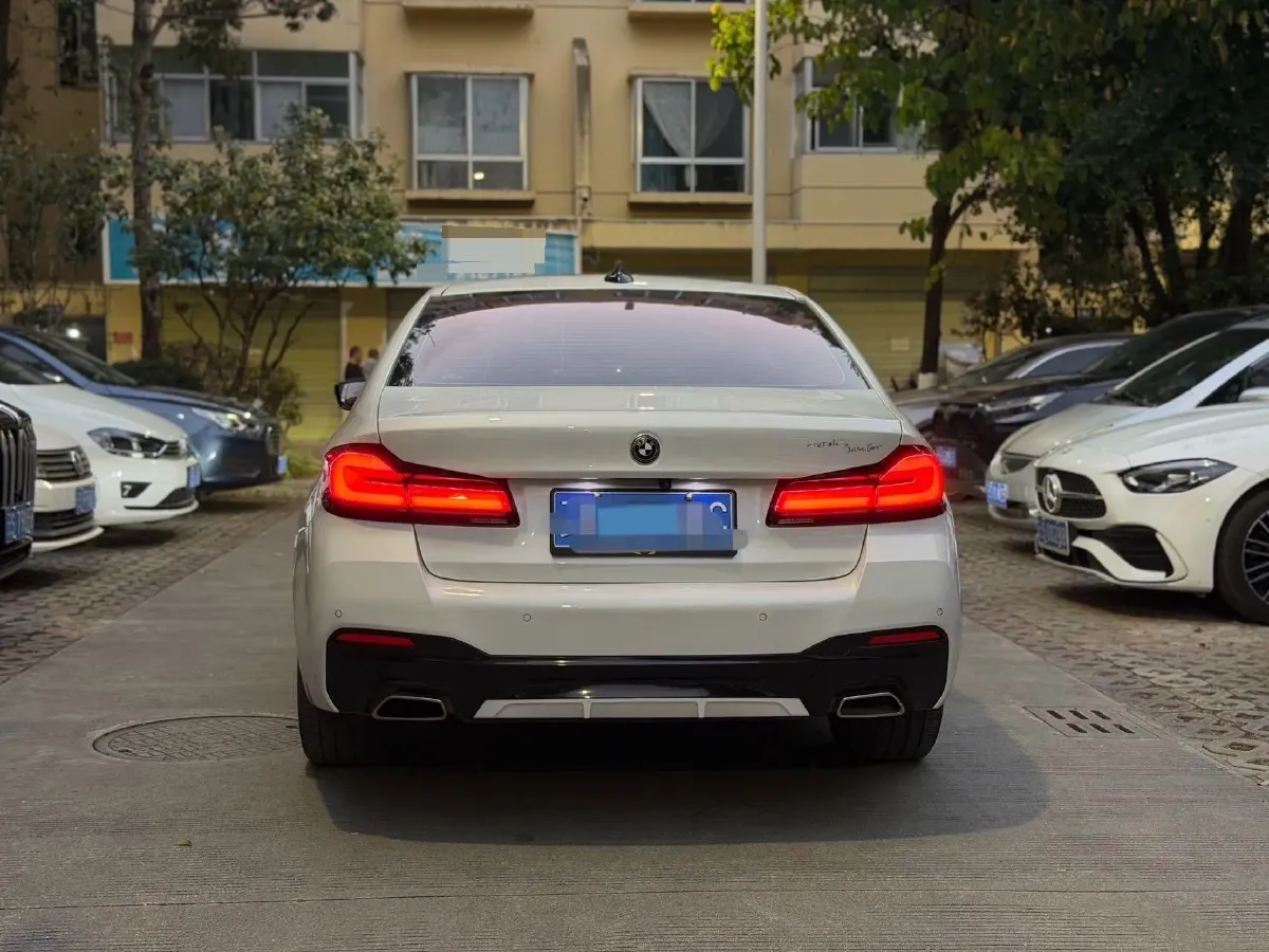 2022 BMW 5 Series 2.0T 252HP L4 8AT,autocango,china used car exporter,china ev exporter,chinese used car exporter,chinese used ev exporter