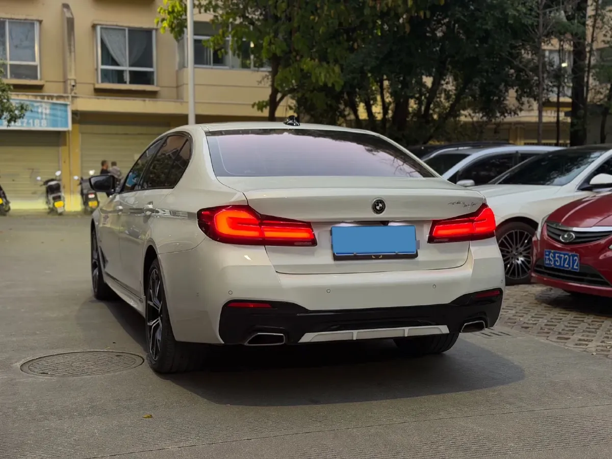 2022 BMW 5 Series 2.0T 252HP L4 8AT,autocango,china used car exporter,china ev exporter,chinese used car exporter,chinese used ev exporter
