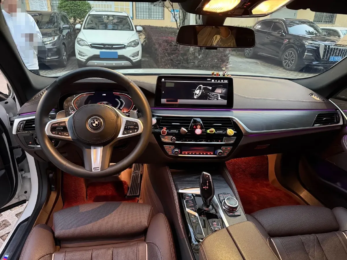 2022 BMW 5 Series 2.0T 252HP L4 8AT,autocango,china used car exporter,china ev exporter,chinese used car exporter,chinese used ev exporter