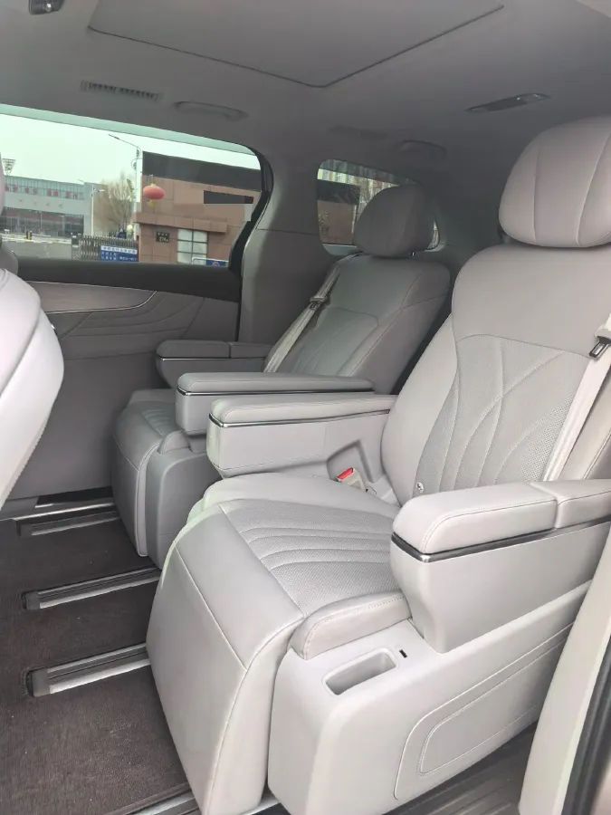 2025 Roewe iMAX8 1.5T 150HP L4 1DHT PHEV 24.7KWH,autocango,china used car exporter,china ev exporter,chinese used car exporter,chinese used ev exporter